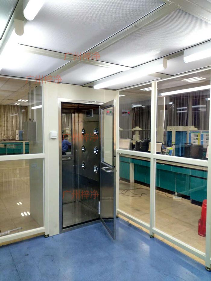 潔凈棚的潔凈度應與風淋室和傳遞窗相同 潔凈棚的潔凈度應與風淋室和傳遞窗相同