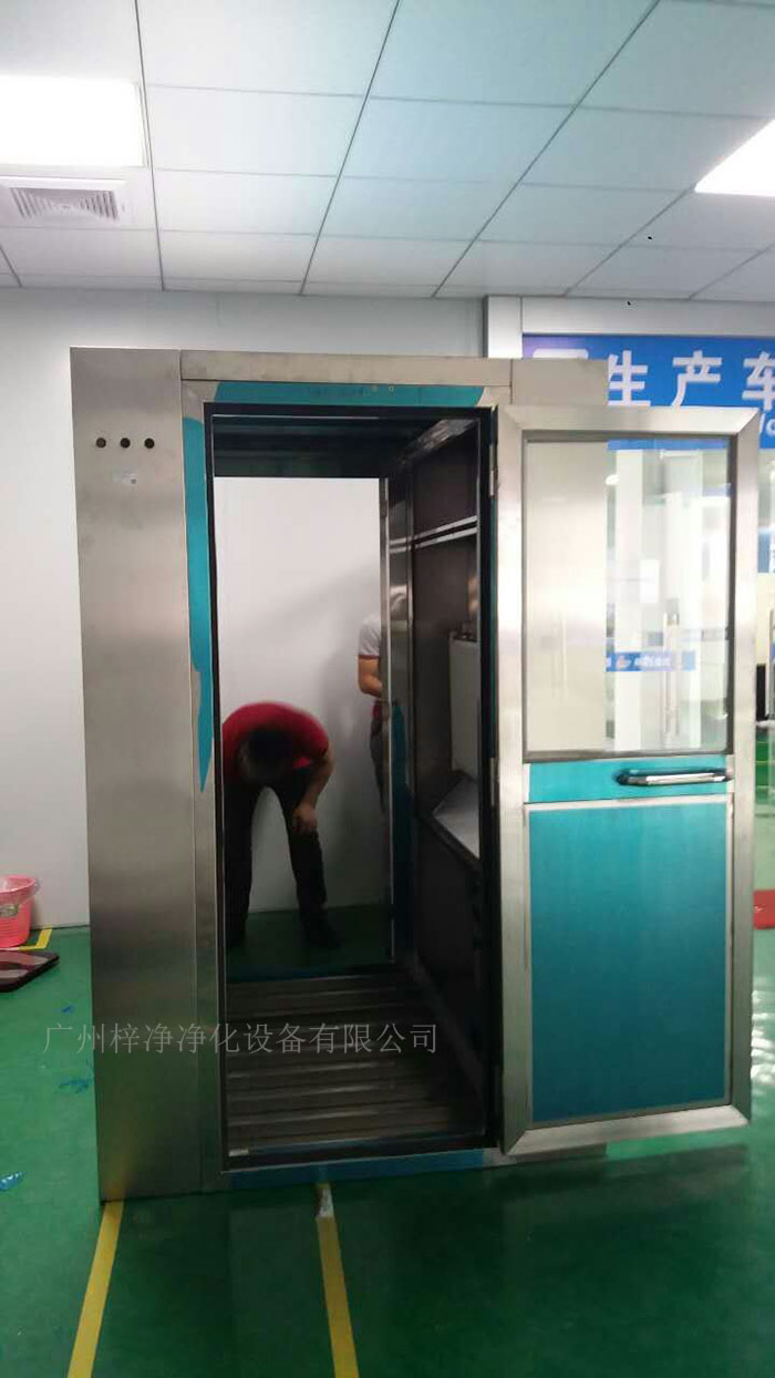 安裝風淋室的地面應平整，如有必要，應進行找平和加固處理。