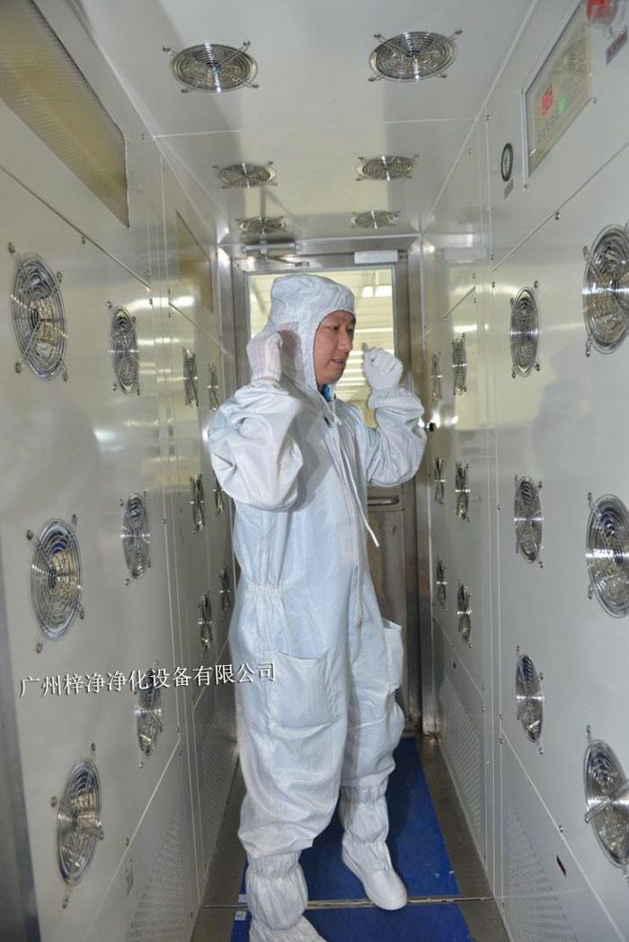 操作人員應(yīng)嚴(yán)格按照風(fēng)淋室的工作流程進(jìn)行操作，不可隨意更改順序。