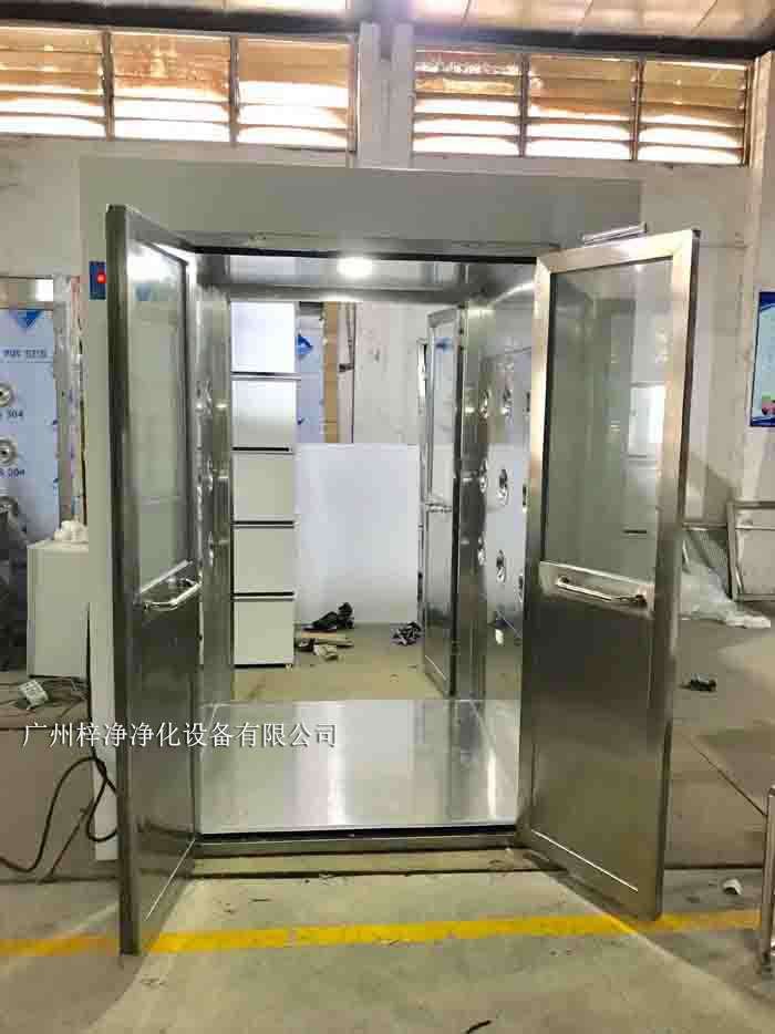 風(fēng)淋室僅用于需要進(jìn)入潔凈室的人員和物品